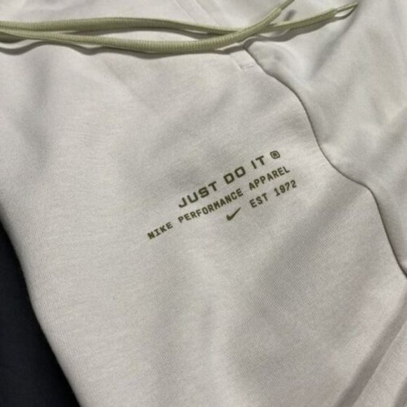 Nike Training Fleece Taper Jogger Pants (Light Bone). Brand New. Mens Size: XL - Picture 4 of 13